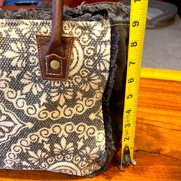 Myra Bag in excellent condition - Picture 6 of 7